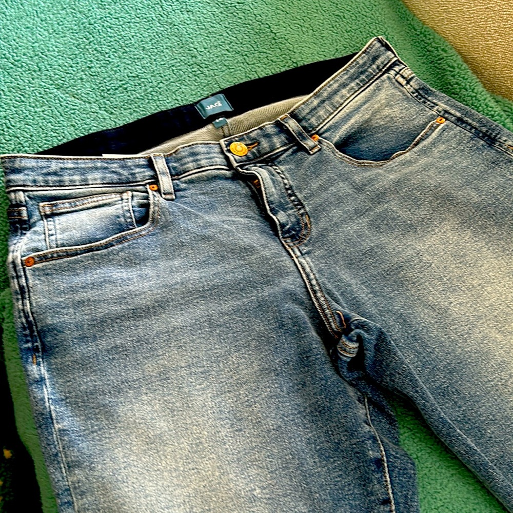 jag zip up jean light / medium denim Can be worn cuffed or unruffled